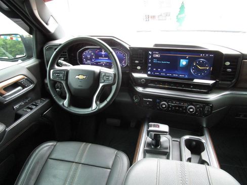 Used 2023 Chevrolet Silverado 1500 High Country w/ Technology Package AWD/4WD image 9
