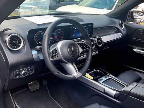 Used 2026 Mercedes-Benz GLB 250 4MATIC image 17