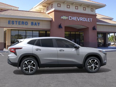 New 2026 Chevrolet Trax RS w/ Sunroof Package image 5