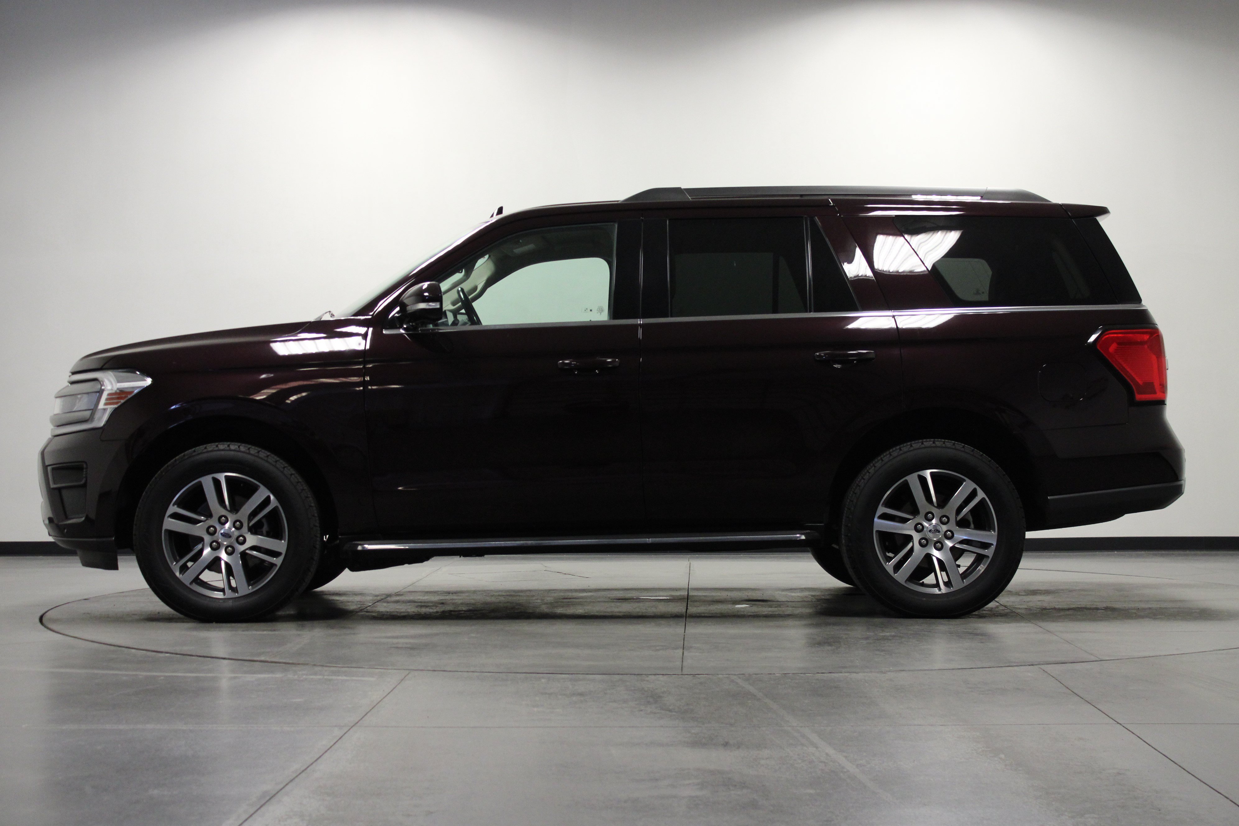 Used 2023 Ford Expedition XLT AWD/4WD image 7