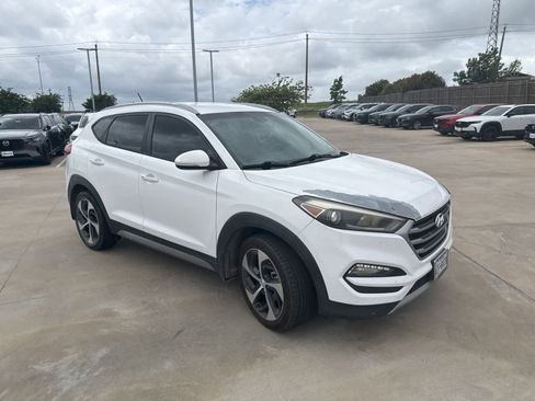 Used 2017 Hyundai Tucson Sport image 4