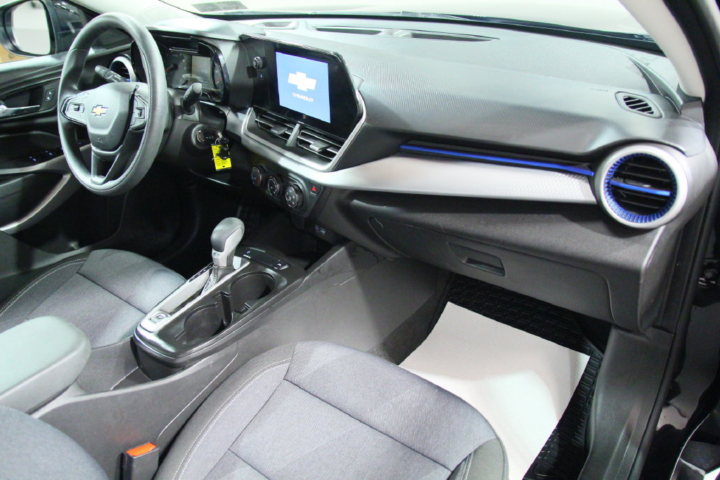 Used 2025 Chevrolet Trax LS w/ LS Convenience Package FWD image 18