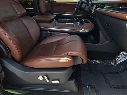 Used 2025 Lincoln Navigator Reserve AWD/4WD image 29