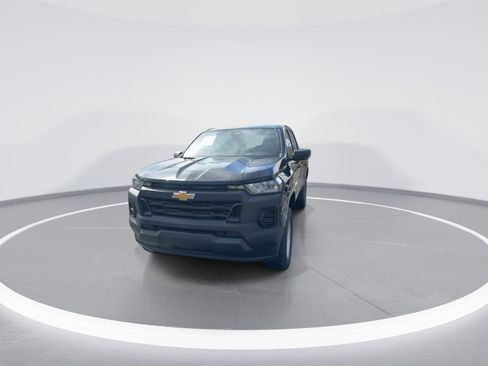 Used 2024 Chevrolet Colorado W/T image 3