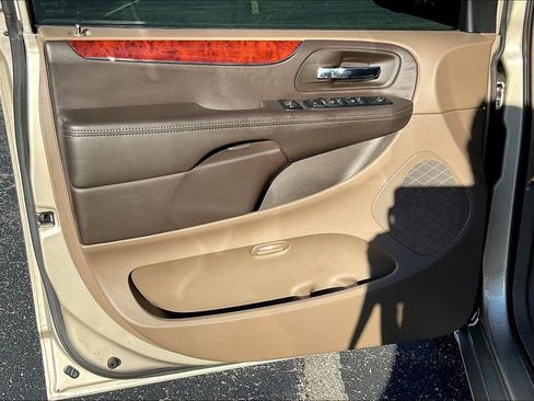 Used 2012 Chrysler Town & Country Touring w/ Entertainment Group #1 image 21