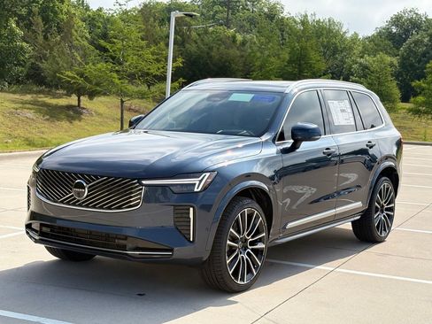 New 2026 Volvo XC90 B5 Ultra w/ Lounge Package AWD/4WD image 3