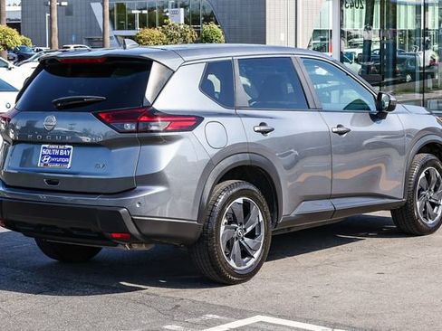 Used 2024 Nissan Rogue SV FWD image 6