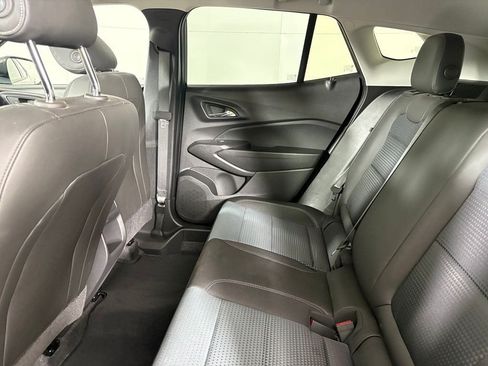 Used 2025 Chevrolet Trax LT FWD image 36