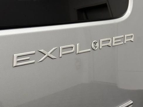 Used 2019 GMC Savana 2500 Extended w/ Enhanced Convenience Package image 19