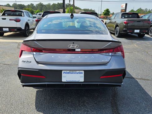 New 2025 Hyundai Elantra SEL FWD image 10