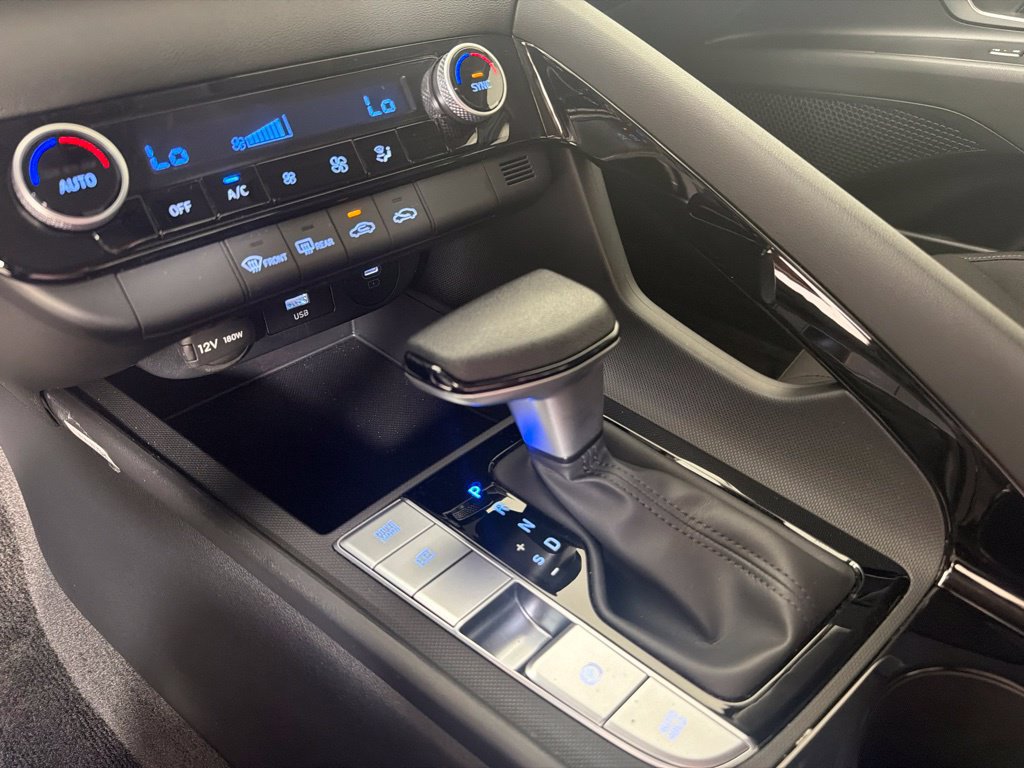 Certified 2025 Hyundai Elantra Hybrid FWD image 18