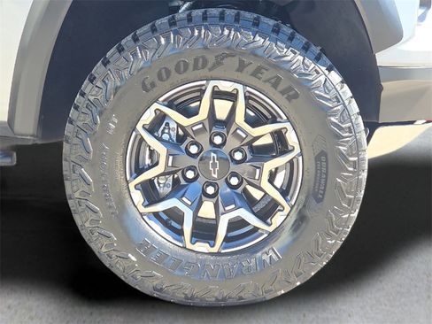 Used 2025 Chevrolet Colorado ZR2 w/ Technology Package image 11