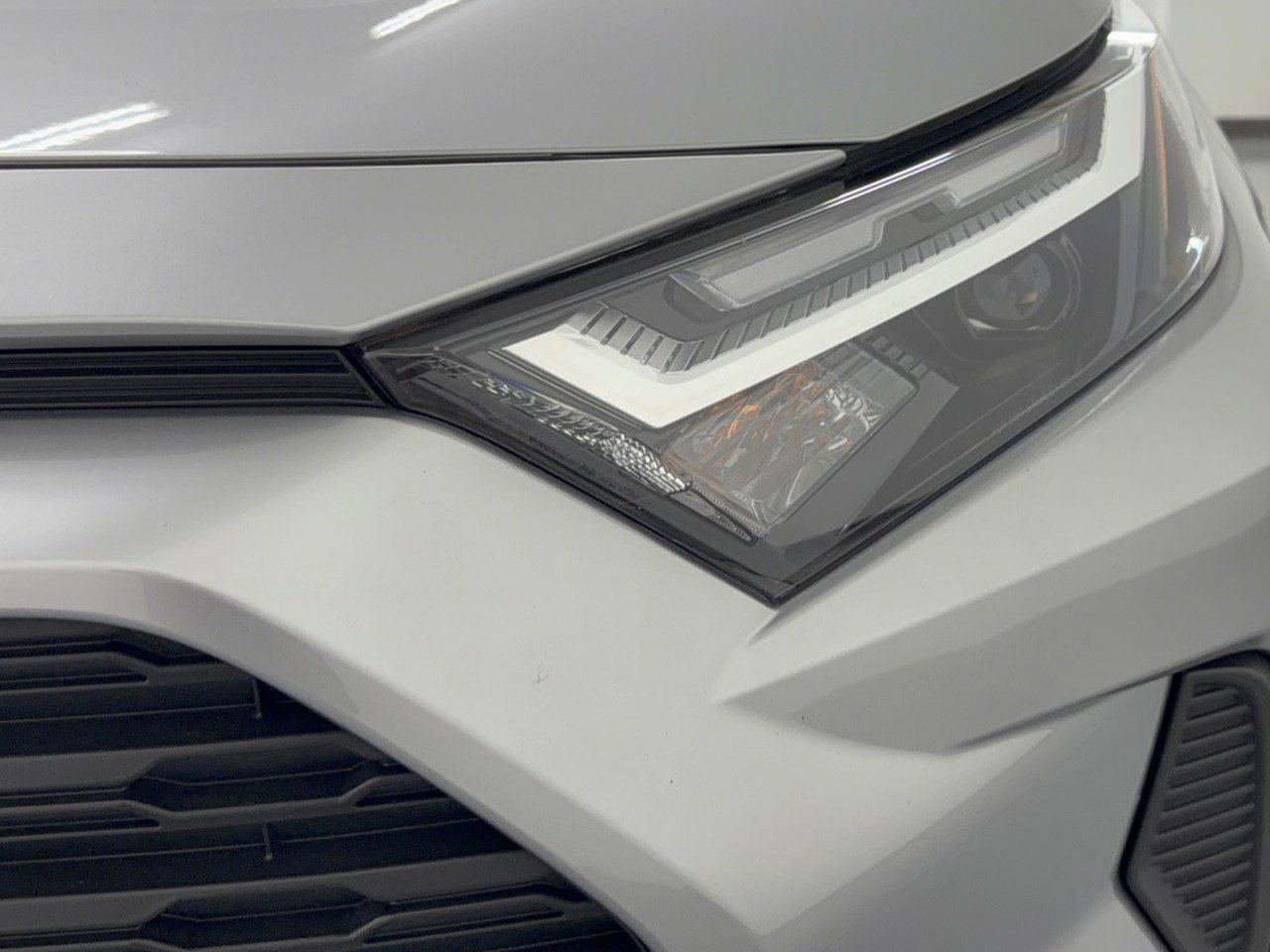 Used 2024 Toyota RAV4 XLE AWD/4WD image 12