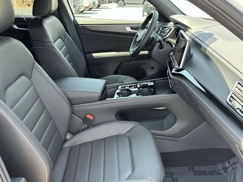 Used 2025 Volkswagen Atlas Cross Sport SEL R-Line image 11