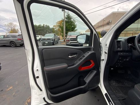Used 2022 Nissan Frontier PRO-4X w/ Technology Package image 17