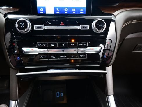 Used 2024 Ford Explorer King Ranch w/ Technology Package AWD/4WD image 19