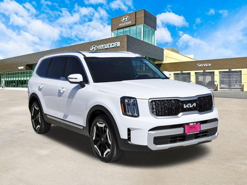 Used 2025 Kia Telluride EX w/ EX Captain's Chair Package FWD image 3
