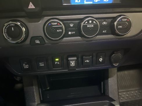 Used 2023 Toyota Tacoma TRD Off-Road w/ Technology Package image 18