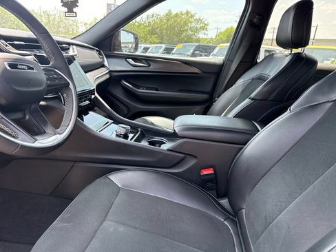 Used 2025 Jeep Grand Cherokee L Altitude RWD image 21