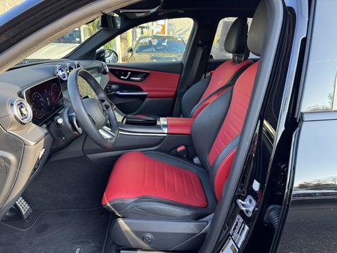 Used 2025 Mercedes-Benz GLC 300 4MATIC image 12