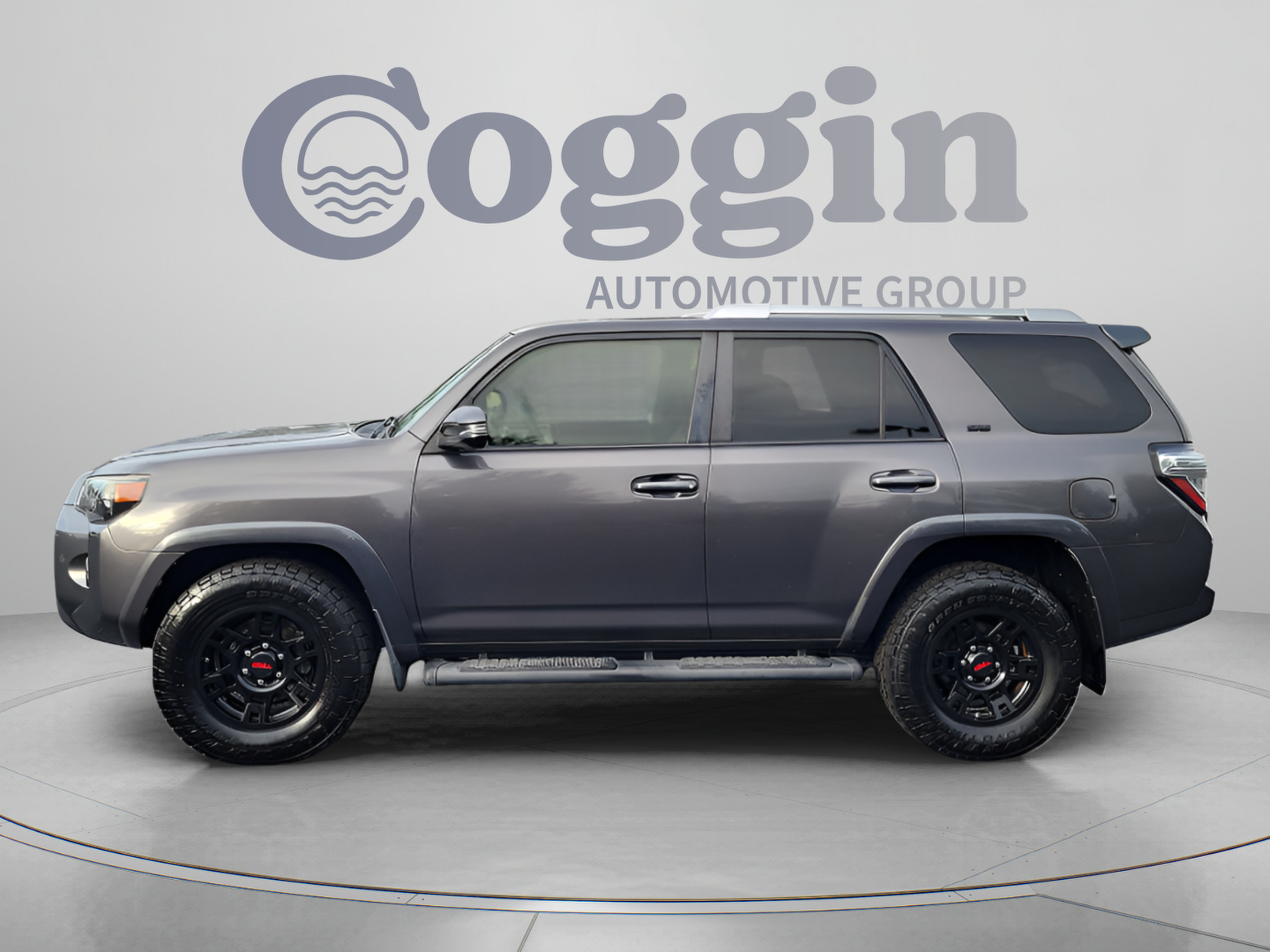 Used 2018 Toyota 4Runner SR5 Premium RWD image 2