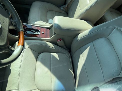 Used 2005 Cadillac De Ville DTS w/ Equipment Group FWD image 6