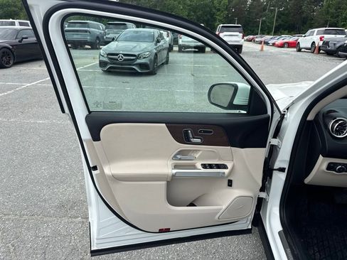 Used 2022 Mercedes-Benz GLB 250 4MATIC w/ Premium Package Lite image 25