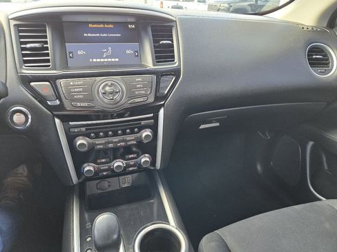 Used 2019 Nissan Pathfinder SV image 26