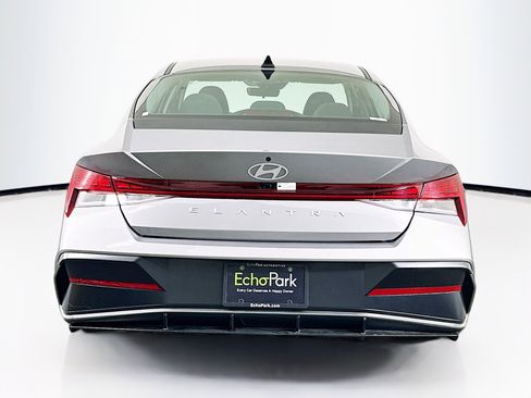 Used 2025 Hyundai Elantra SEL FWD image 7