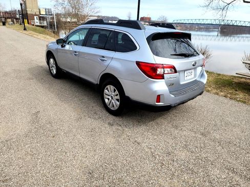 Used 2015 Subaru Outback 2.5i Premium image 3