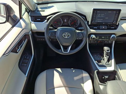 Used 2021 Toyota RAV4 XLE Premium AWD/4WD image 10