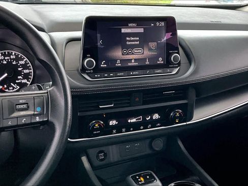 Used 2024 Nissan Rogue SV image 7