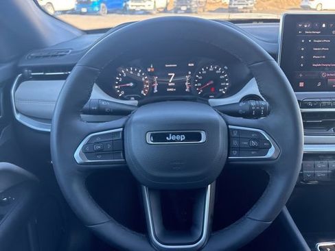 Used 2025 Jeep Compass Limited image 14