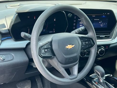 Certified 2026 Chevrolet Trax LT FWD image 2