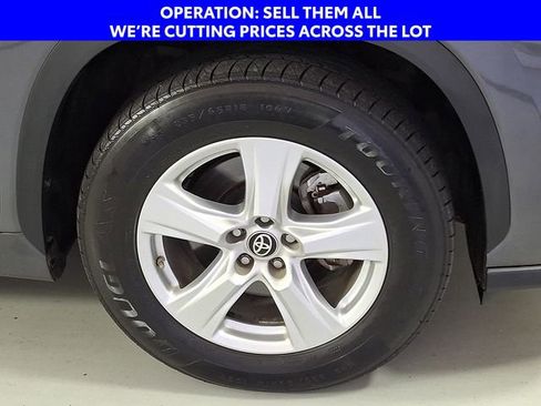 Used 2023 Toyota Highlander LE FWD image 9