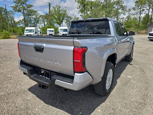 Used 2025 Toyota Tacoma SR5 AWD/4WD image 4