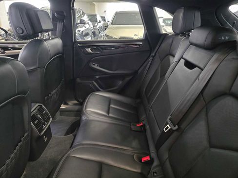 Used 2024 Porsche Macan AWD/4WD image 16