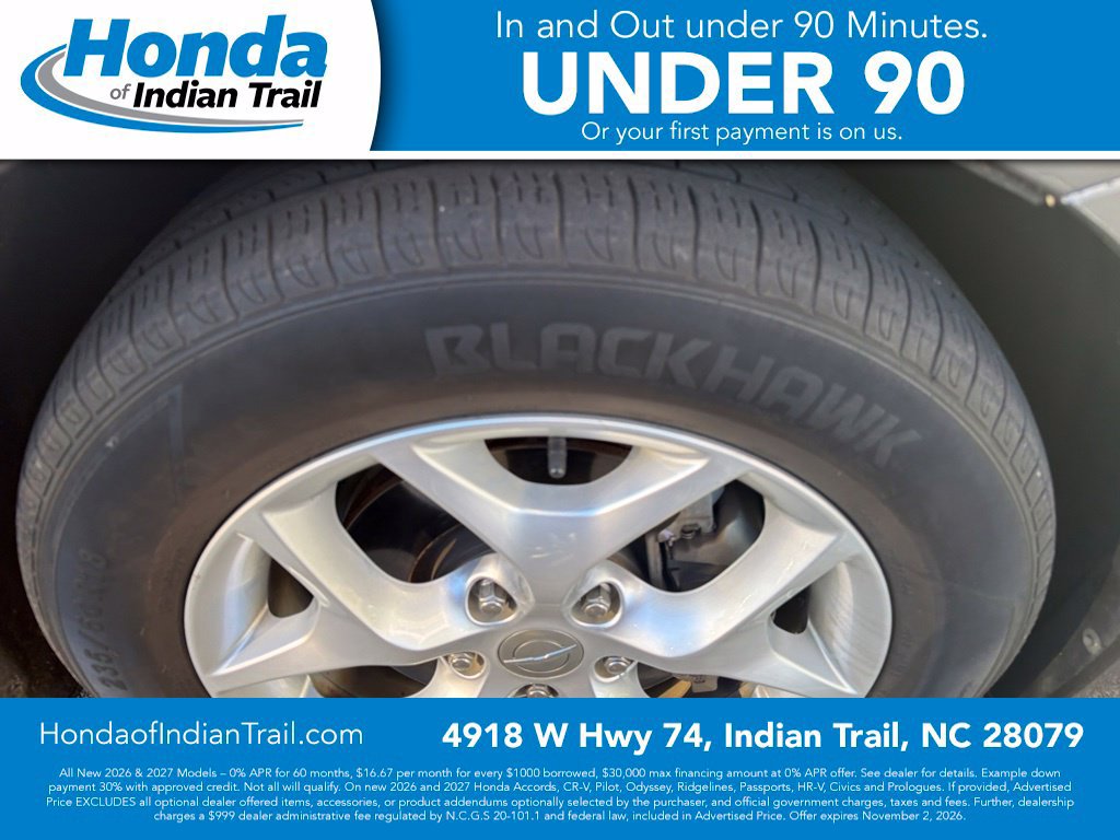 Used 2017 Chrysler Pacifica Touring-L w/ Tire & Wheel Group FWD image 3