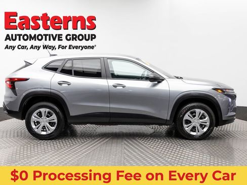 Used 2024 Chevrolet Trax LS w/ Driver Confidence Package FWD image 4