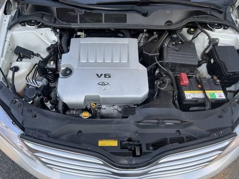 Used 2011 Toyota Venza AWD w/ Premium Pkg #2 image 26