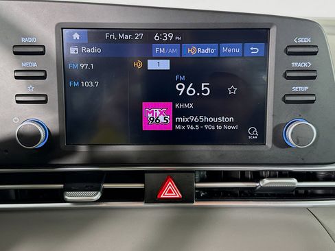 Used 2023 Hyundai Elantra SE image 17