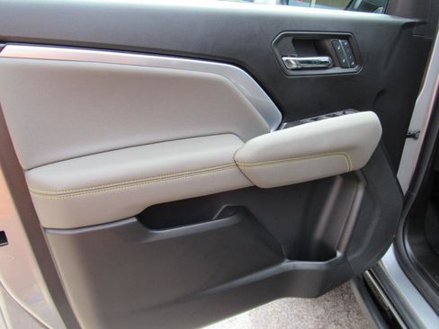 Used 2024 Chevrolet Colorado ZR2 w/ ZR2 Convenience Package III AWD/4WD image 19