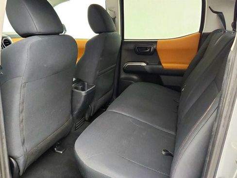 Used 2018 Toyota Tacoma SR5 RWD image 19
