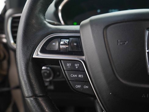 Used 2020 Lincoln Nautilus Premier AWD/4WD image 28