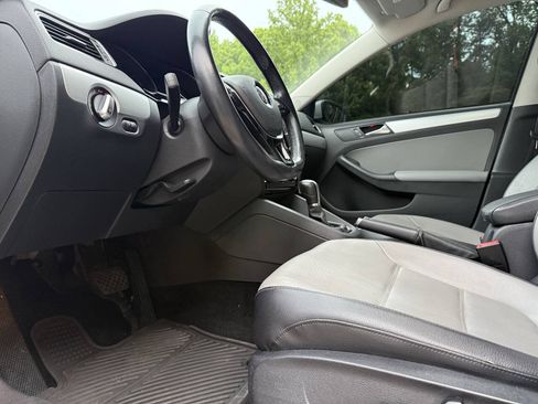 Used 2016 Volkswagen Jetta SEL Premium FWD image 31