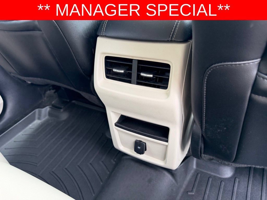 Used 2018 Ford Edge Titanium FWD image 37