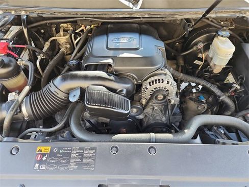 Certified 2013 Chevrolet Suburban LTZ image 29
