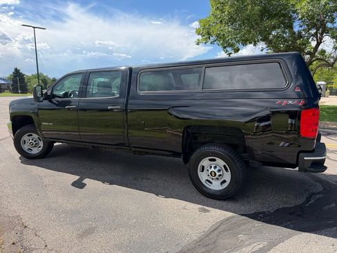 Used 2018 Chevrolet Silverado 2500 W/T AWD/4WD image 2