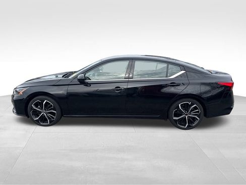 Used 2024 Nissan Altima 2.5 SR image 2