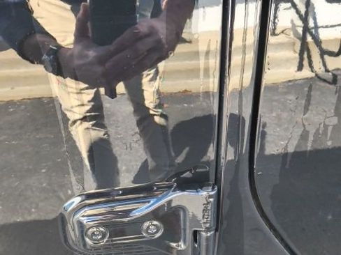 Used 2022 Jeep Gladiator Overland image 25